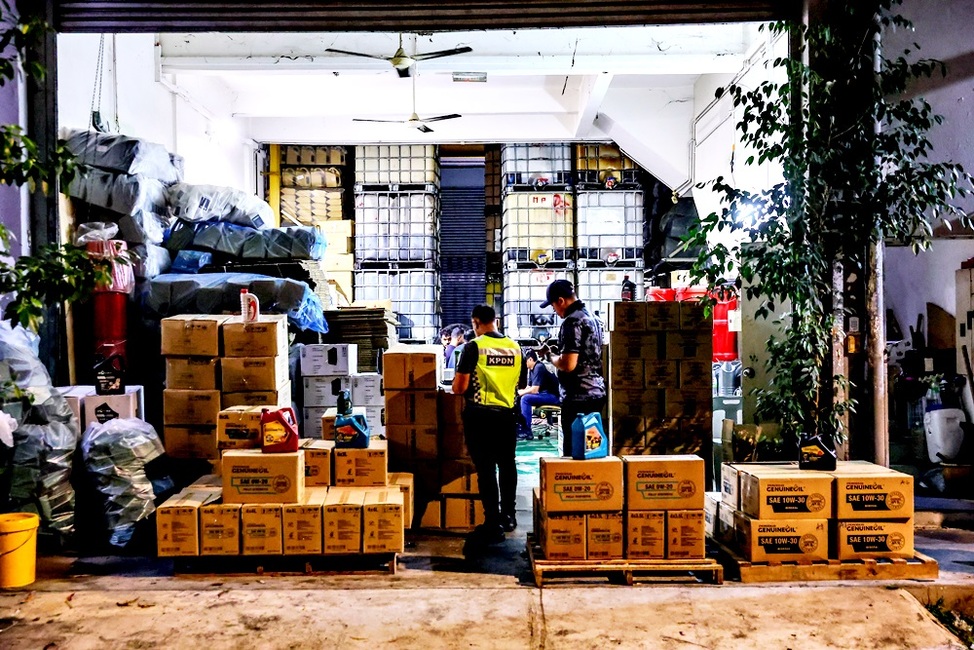 制造仿冒汽车引擎机油集团