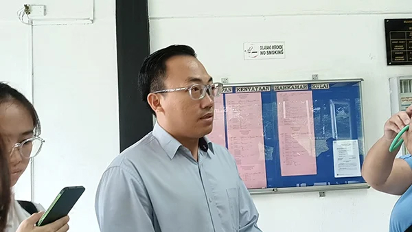 【中学生AI伪造同学不雅照】中学生延扣期满未获释 律师促警方交代