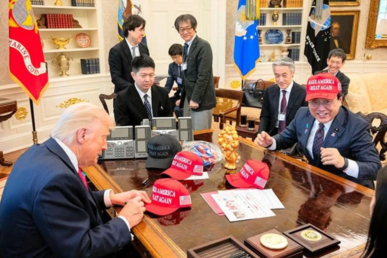 特朗普 赤泽亮正