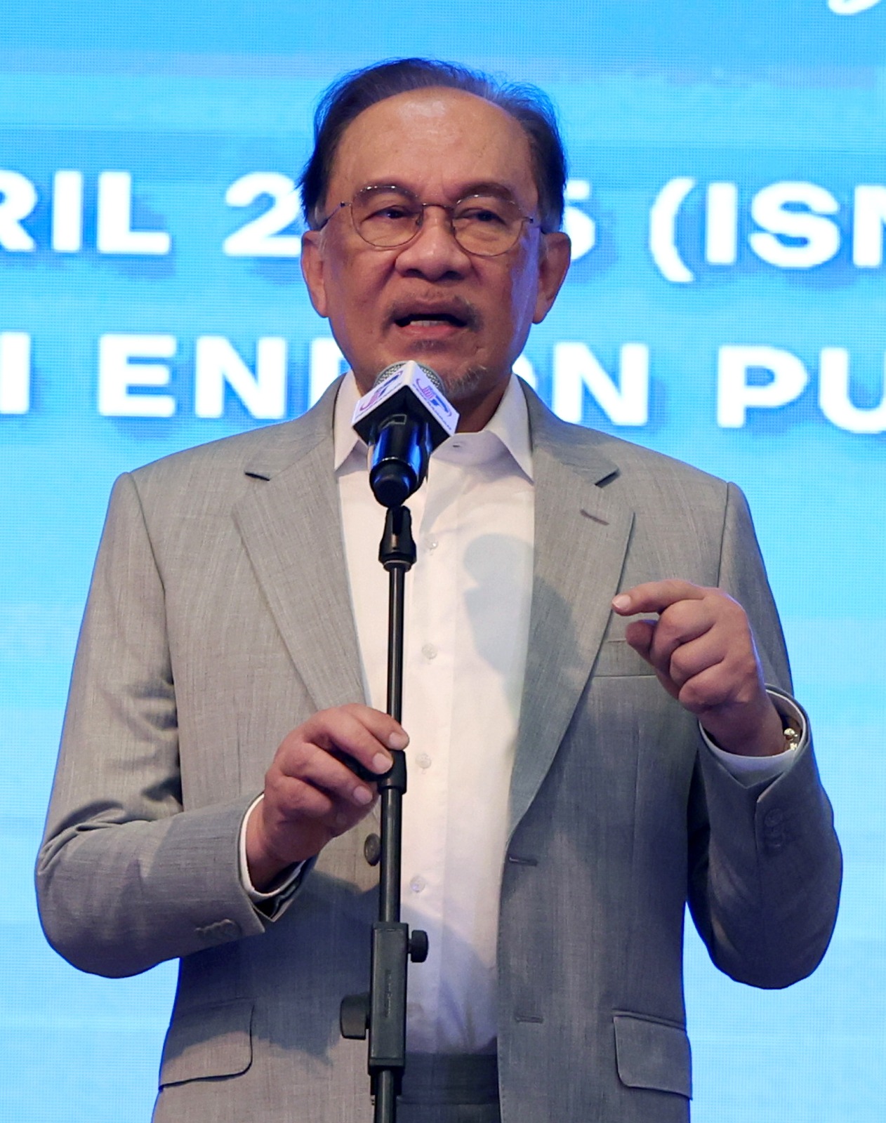 安华 Anwar
