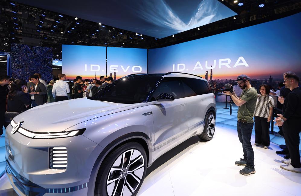 上海车展2025:智能汽车成焦点 安全问题引关注