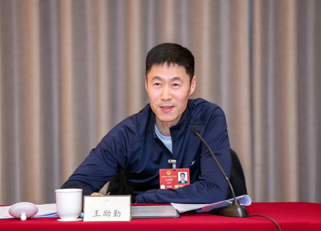 刘国梁辞中国乒协主席 王励勤接棒马龙副主席