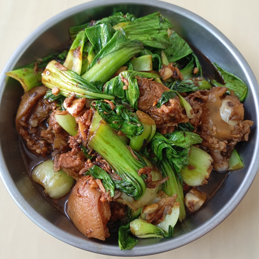 冬菇扣大元蹄炒青江菜