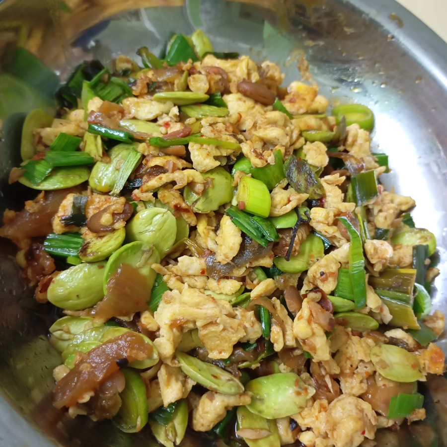 大蒜叶炒湖南腊肉鸡蛋臭豆