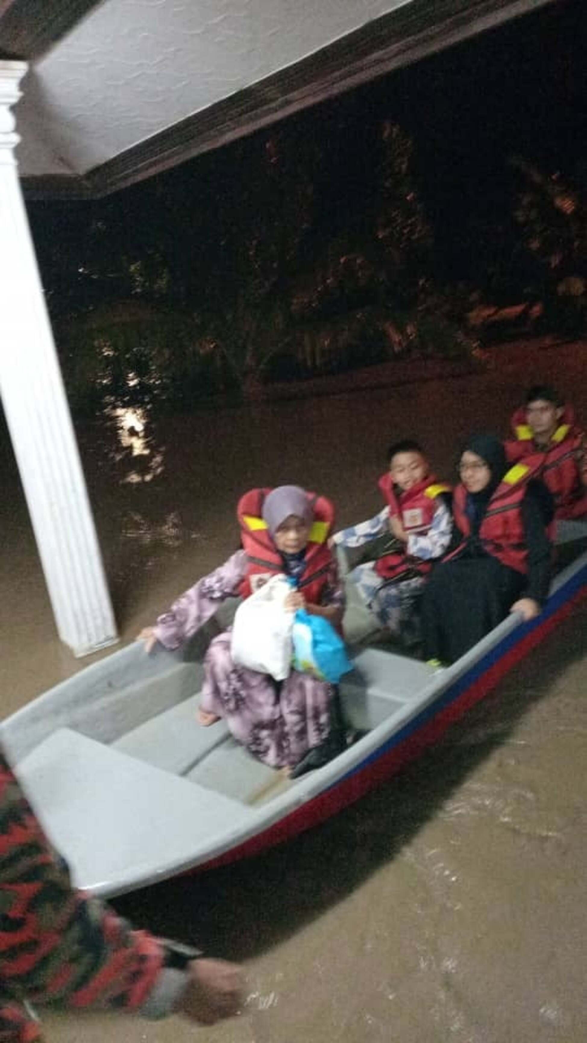 居銮令金暴雨酿灾