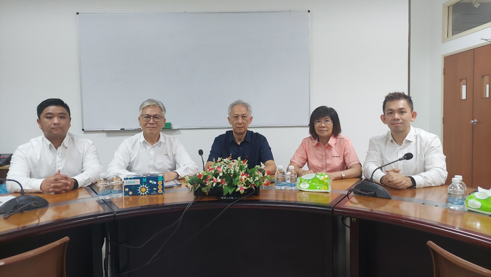 董事会:已被校方停职 新落网男教师来自宽中