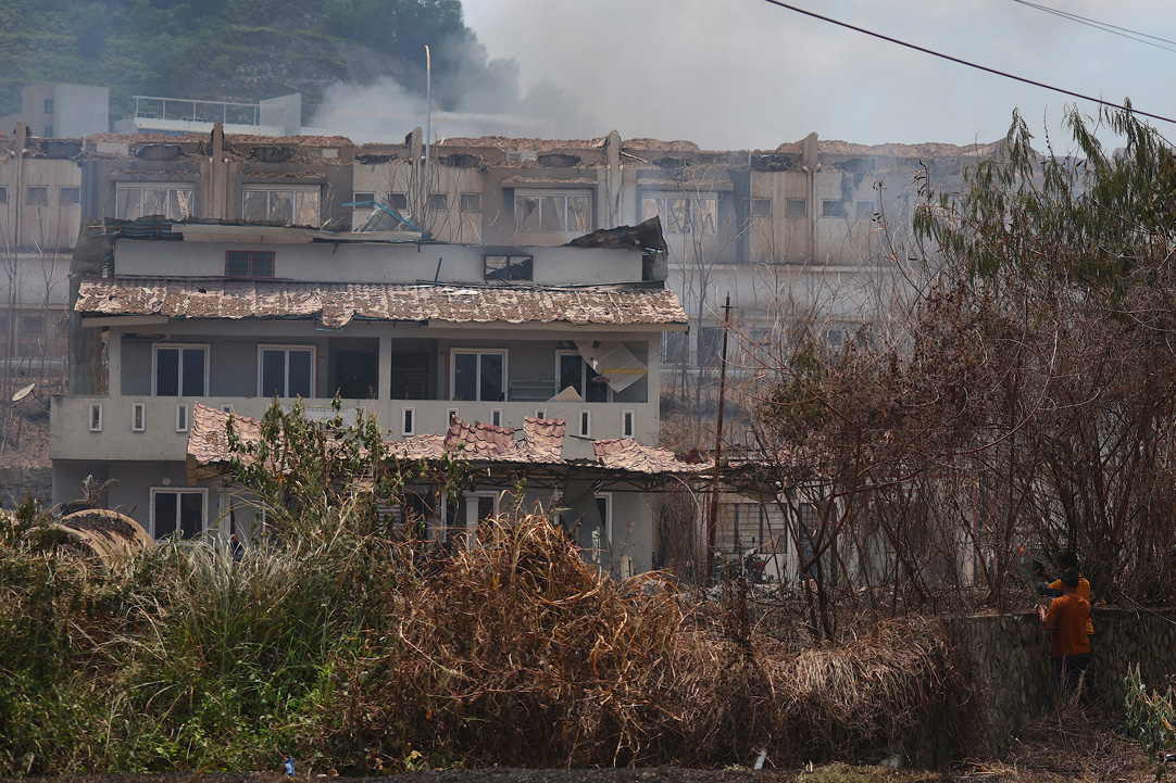 布特拉高原 油站地下气管爆炸