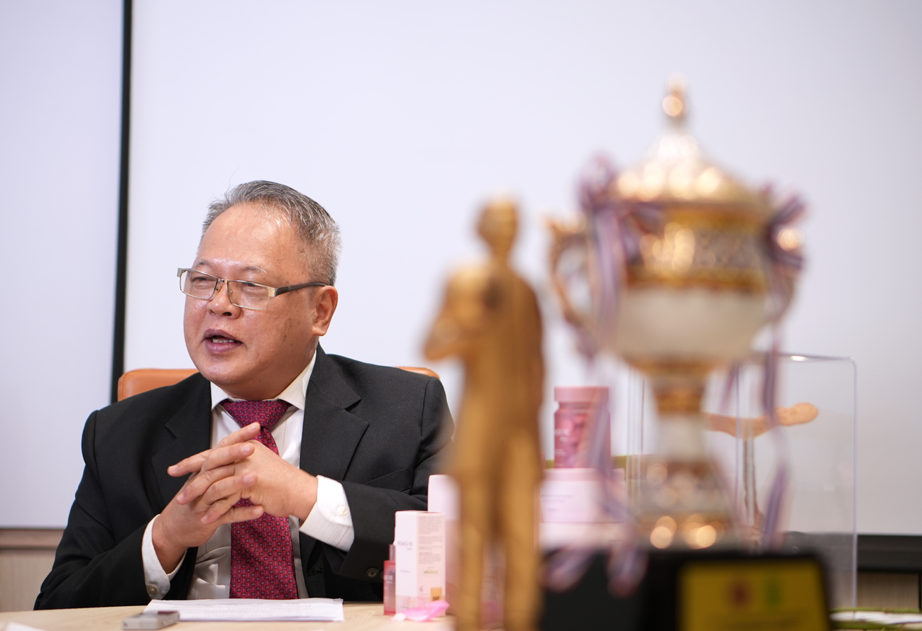 金教授