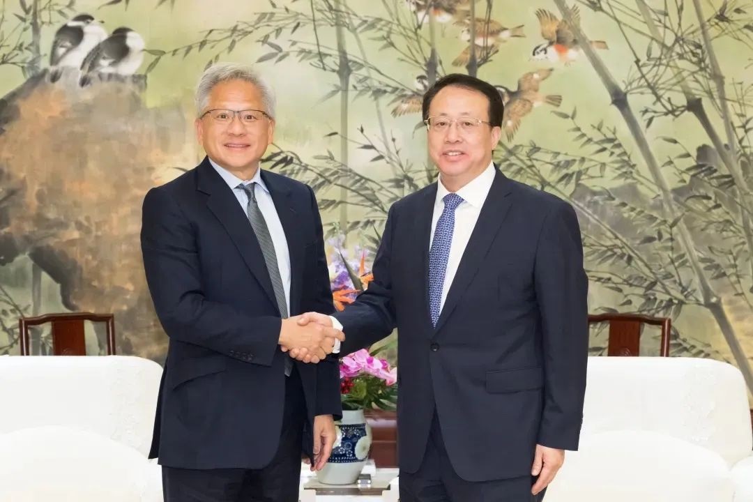 黄仁勋2日中国行程 中媒:未与DeepSeek梁文锋会面