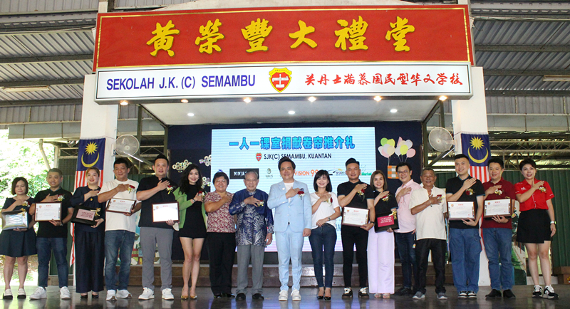 OE一人一课室捐卷帘