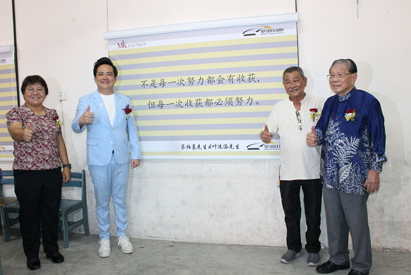 OE一人一课室捐卷帘