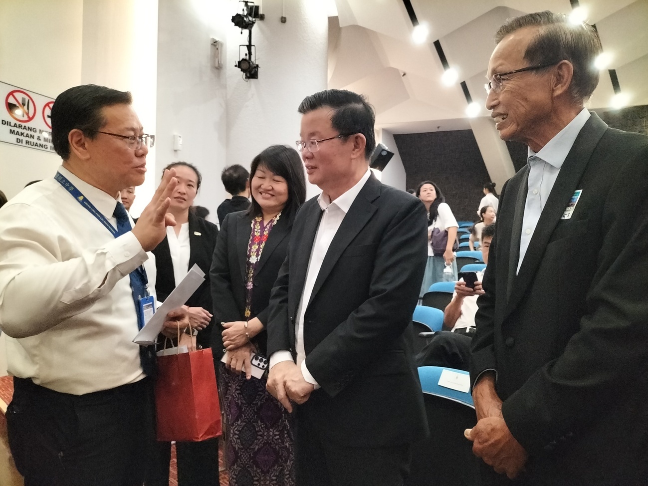 曹观友  吴维城