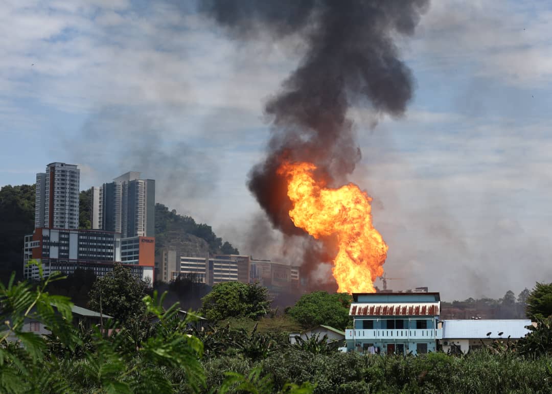 油站地下气管爆炸