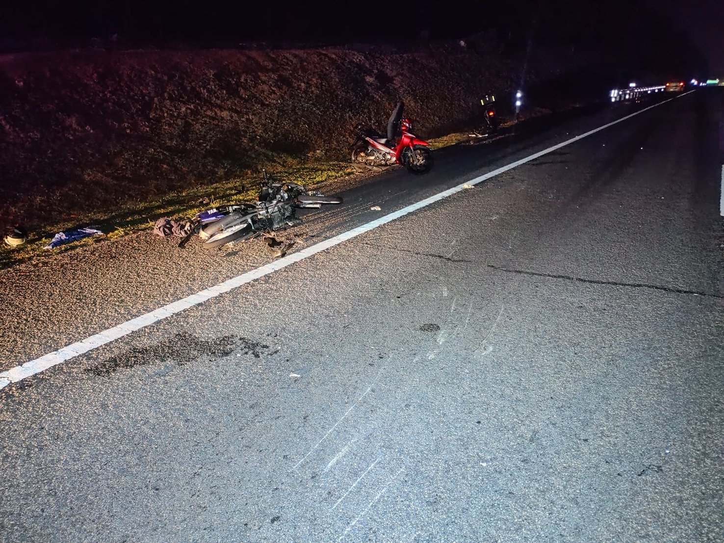 疑飙车追尾撞前车 摩托车连环撞1死5伤