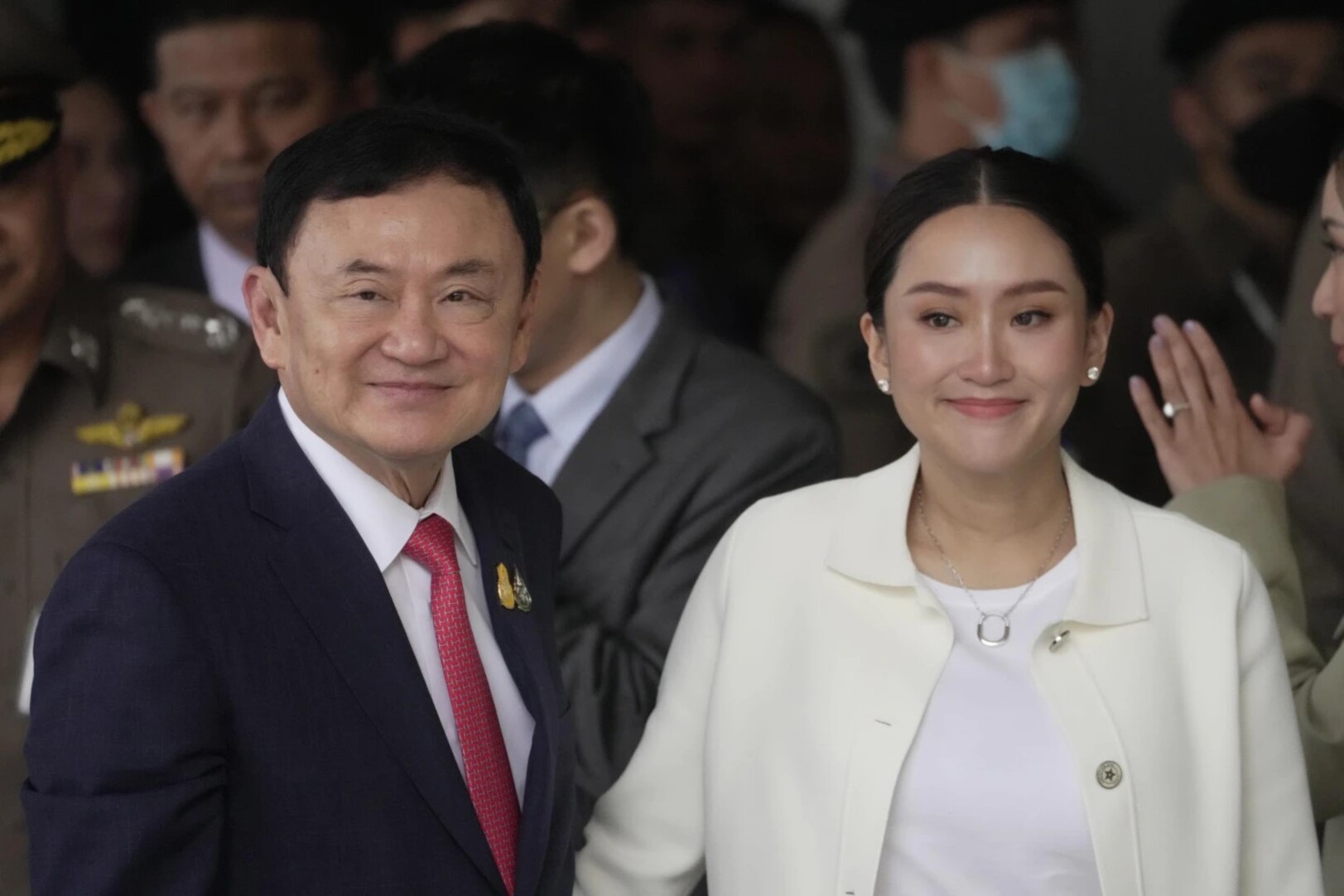 泰国阁揆挺过危机 政局仍存变数