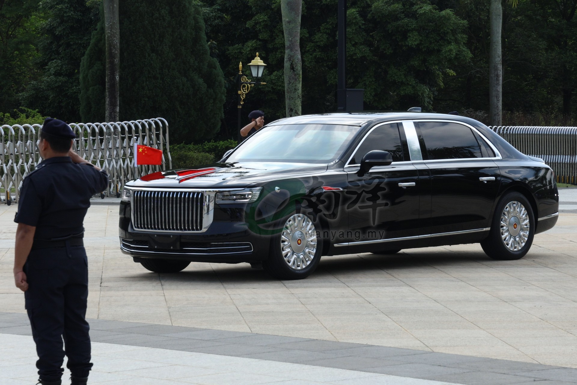 习近平抵王宫会见元首