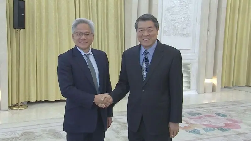 黄仁勋 何立峰（视频截图）