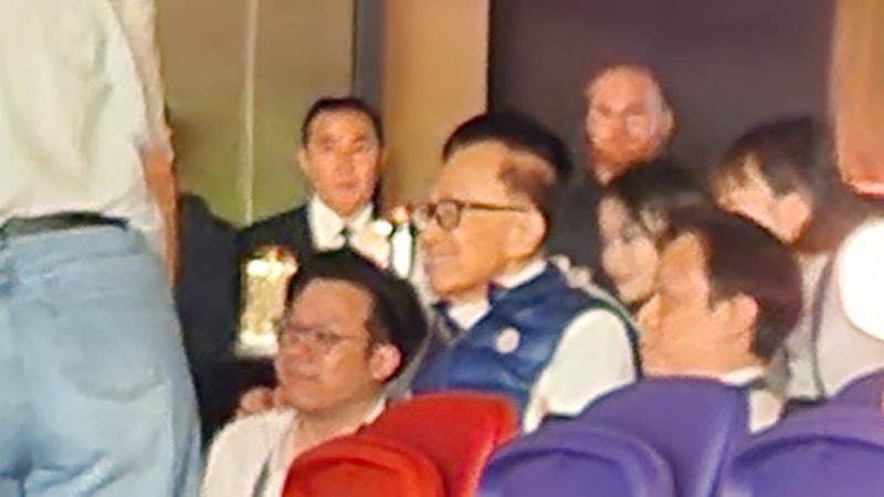 李嘉诚现身五月天演唱会