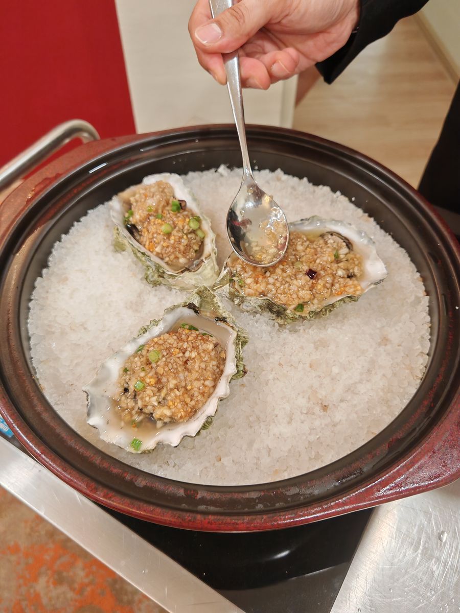 鹽焗蒜茸生蠔