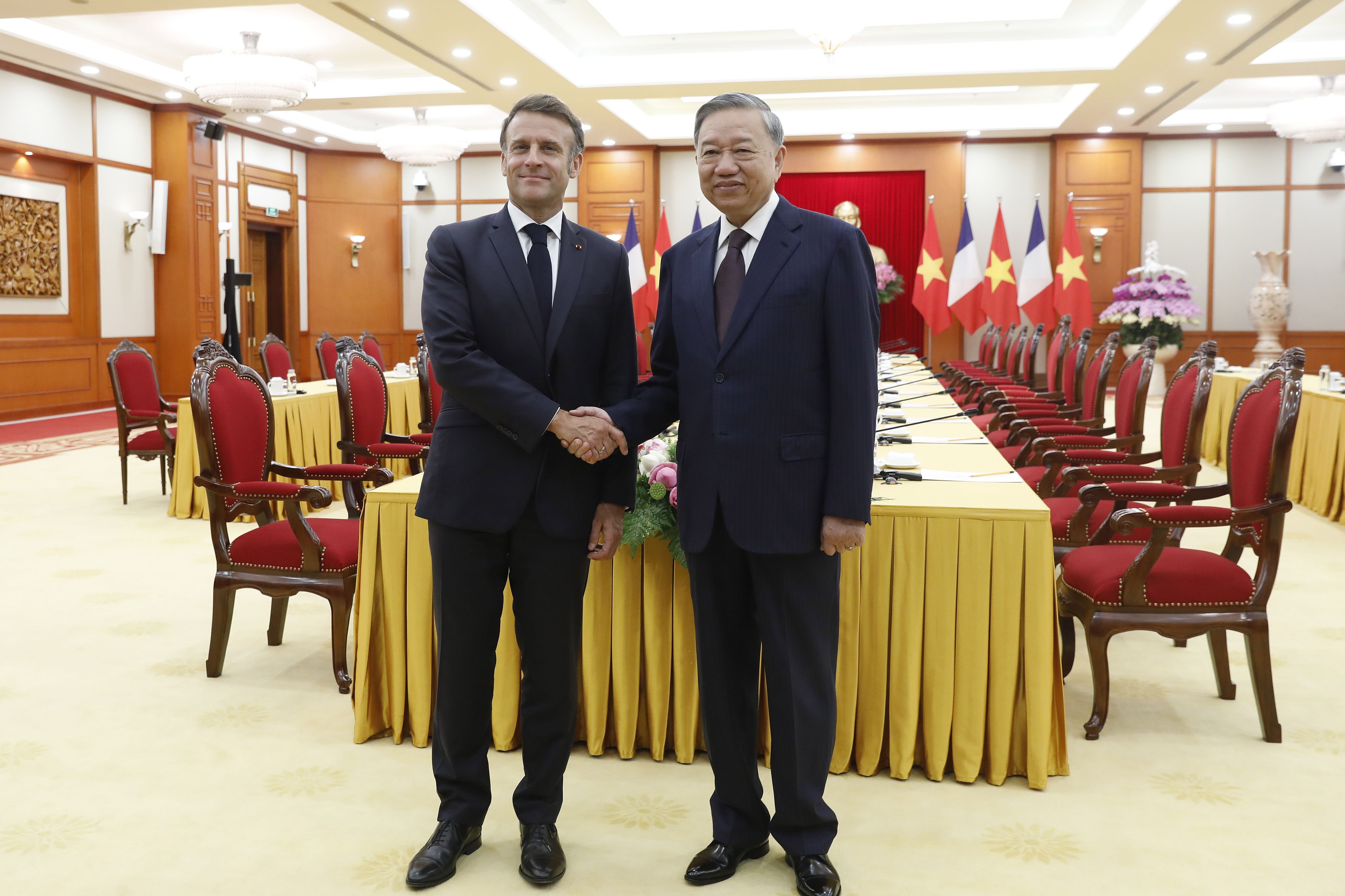 和美国抢生意 马克龙访越南卖空巴客机及卫星服务