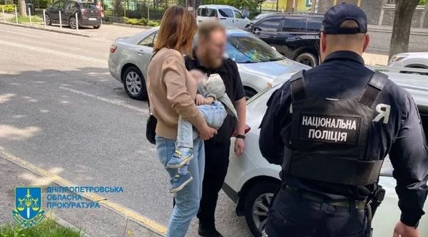 乌克兰嫩妈为了钱 开价10万卖儿子创业