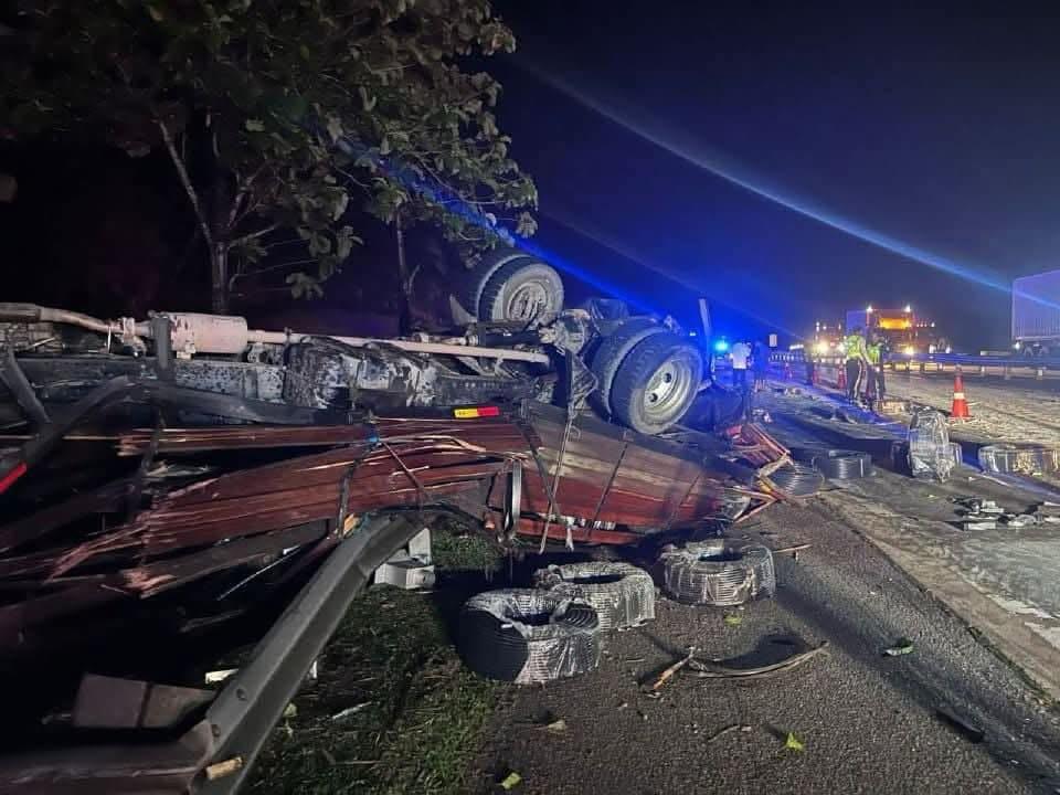 南北大道4车连环撞 涉3辆罗里酿1死3伤