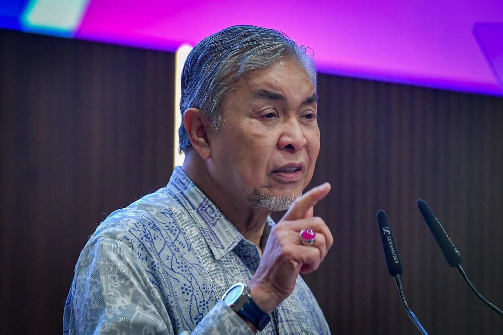 表现称职应受尊重 扎希赞2部长请辞有原则