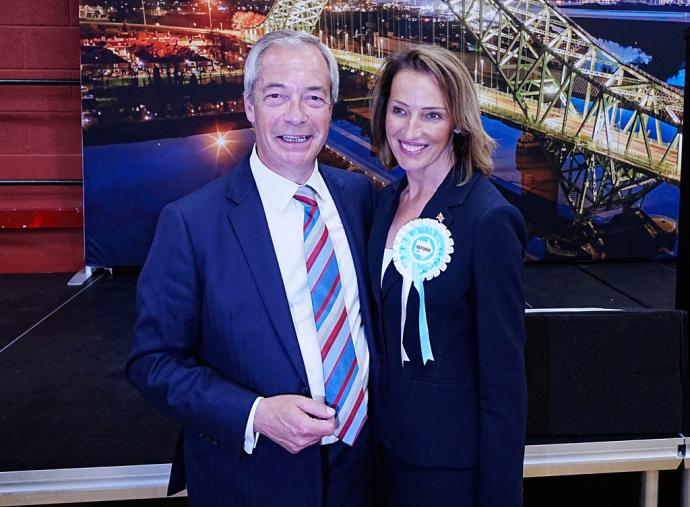 民心思变英国改革党大胜