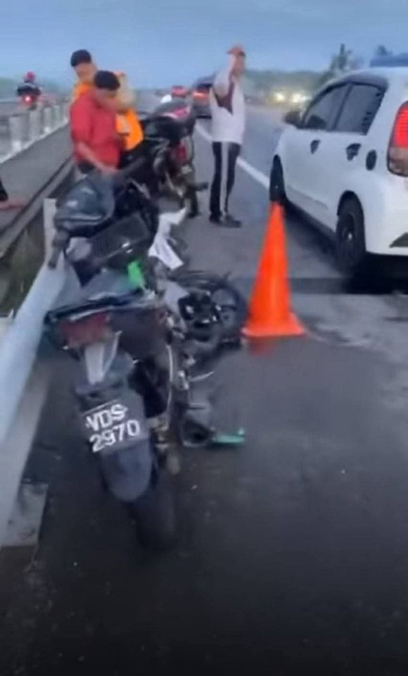 北海居林大道12车连环撞 狂塞两小时
