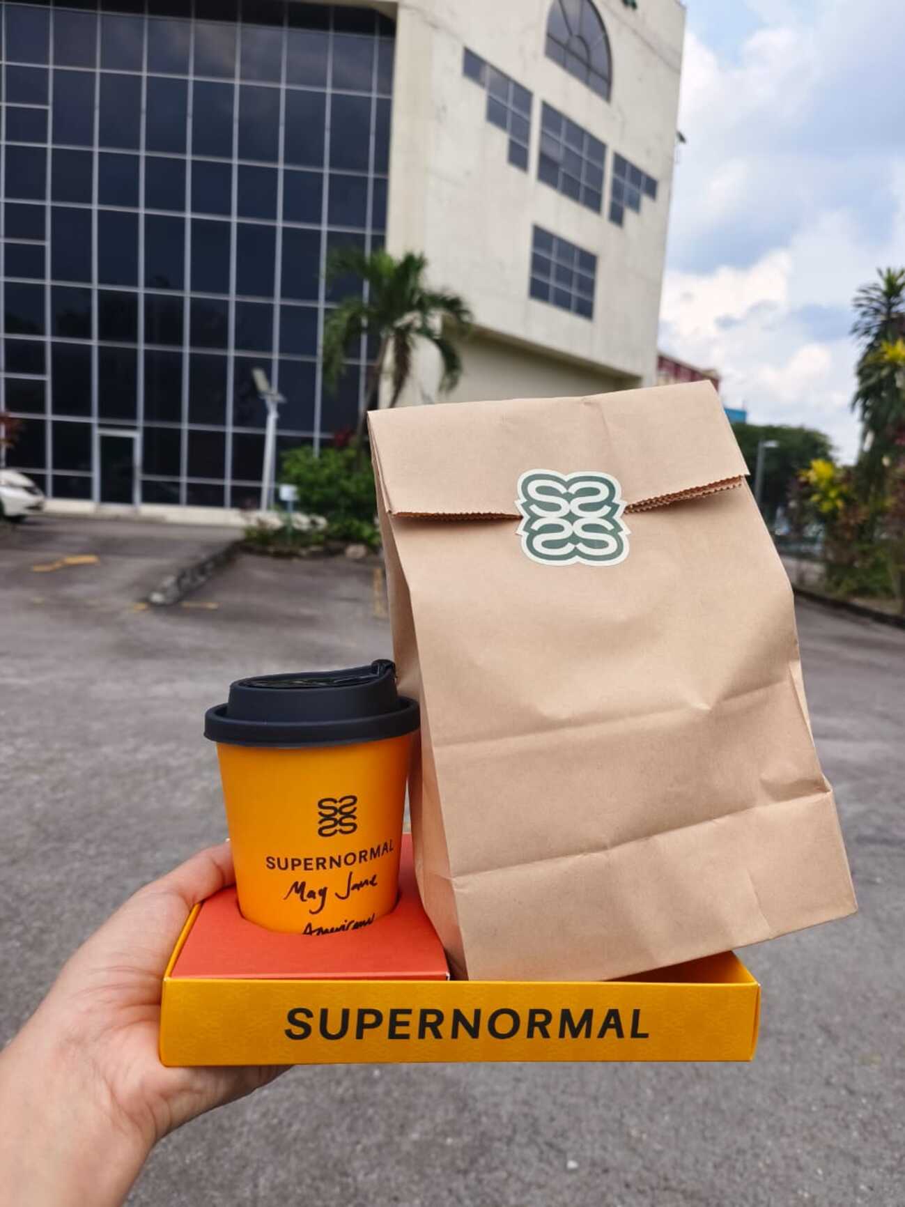 “Supernormal”外賣盒