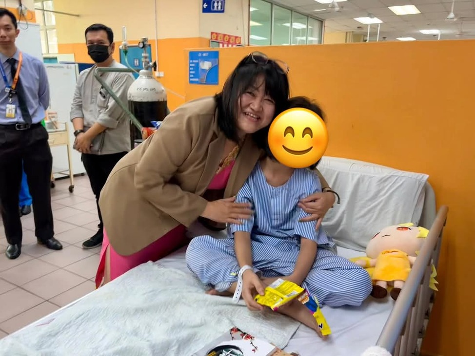 林秀琴探訪遭虐待女童