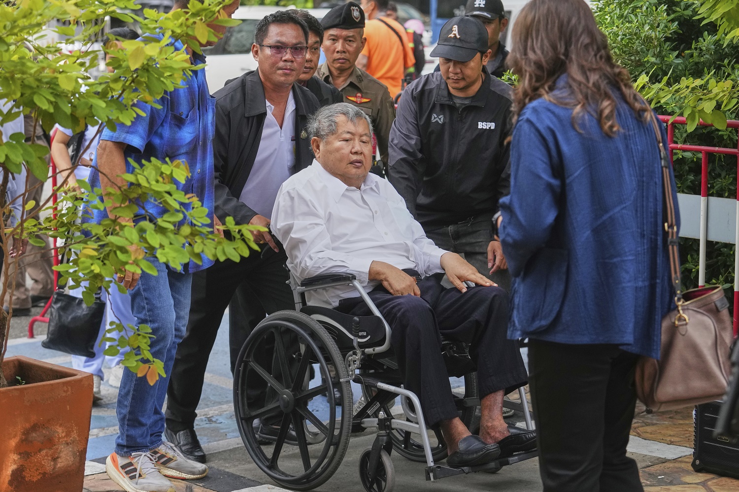 涉泰国大楼倒塌案  建筑大亨被通缉自首