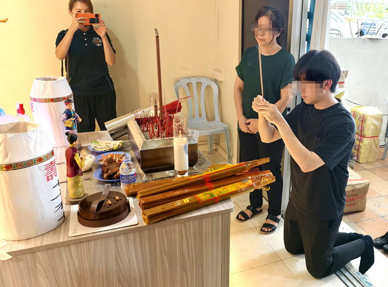 司机 灵堂 道歉