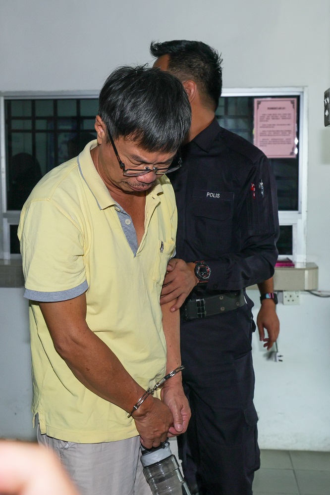 5岁男童校车内窒息亡 司机面控否认有罪
