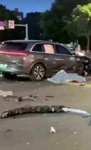 司机操作不当肇祸 福州汽车撞人2死多伤