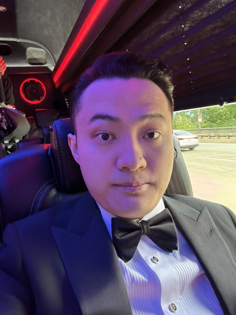 【视频】特朗普迷因币晚宴争议声中举办 币圈投资人孙宇晨晒图出席