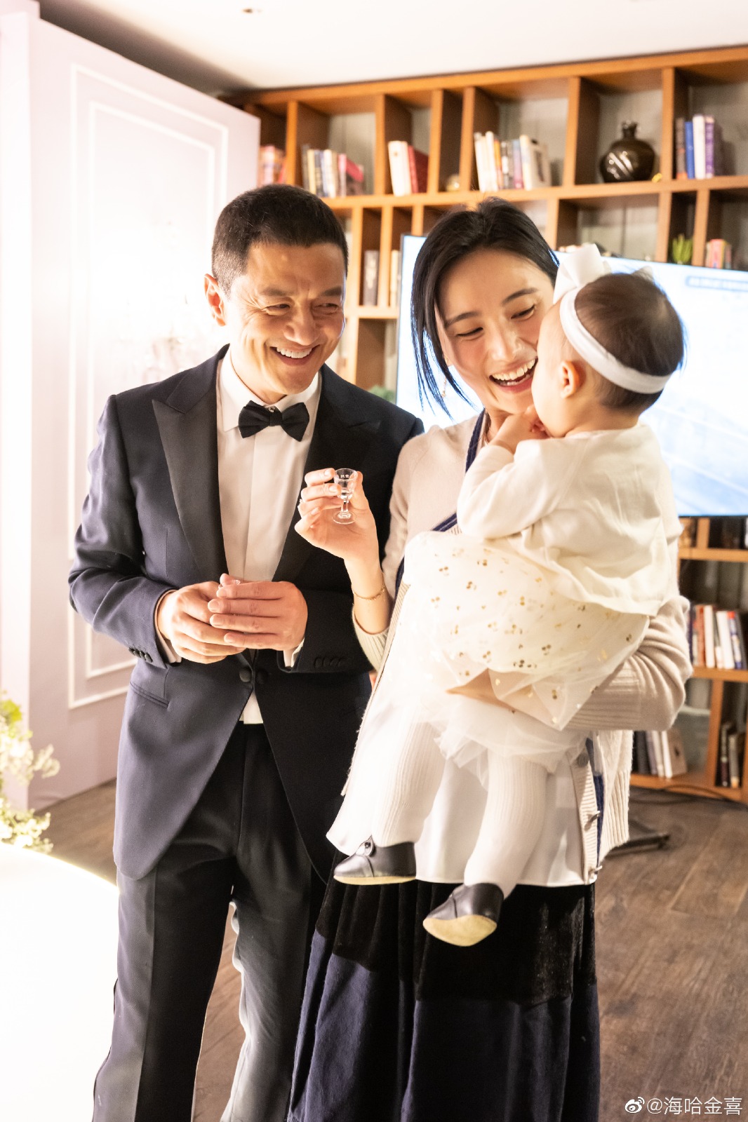 欠债2378万 李亚鹏换小屋缩减开销