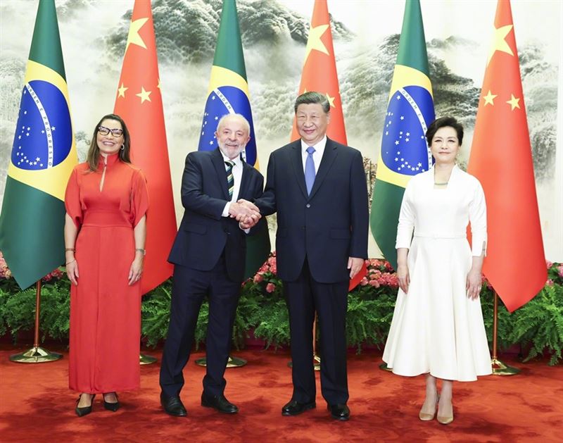 巴西第一夫人当习近平面 批评TikTok传惹中方不悦