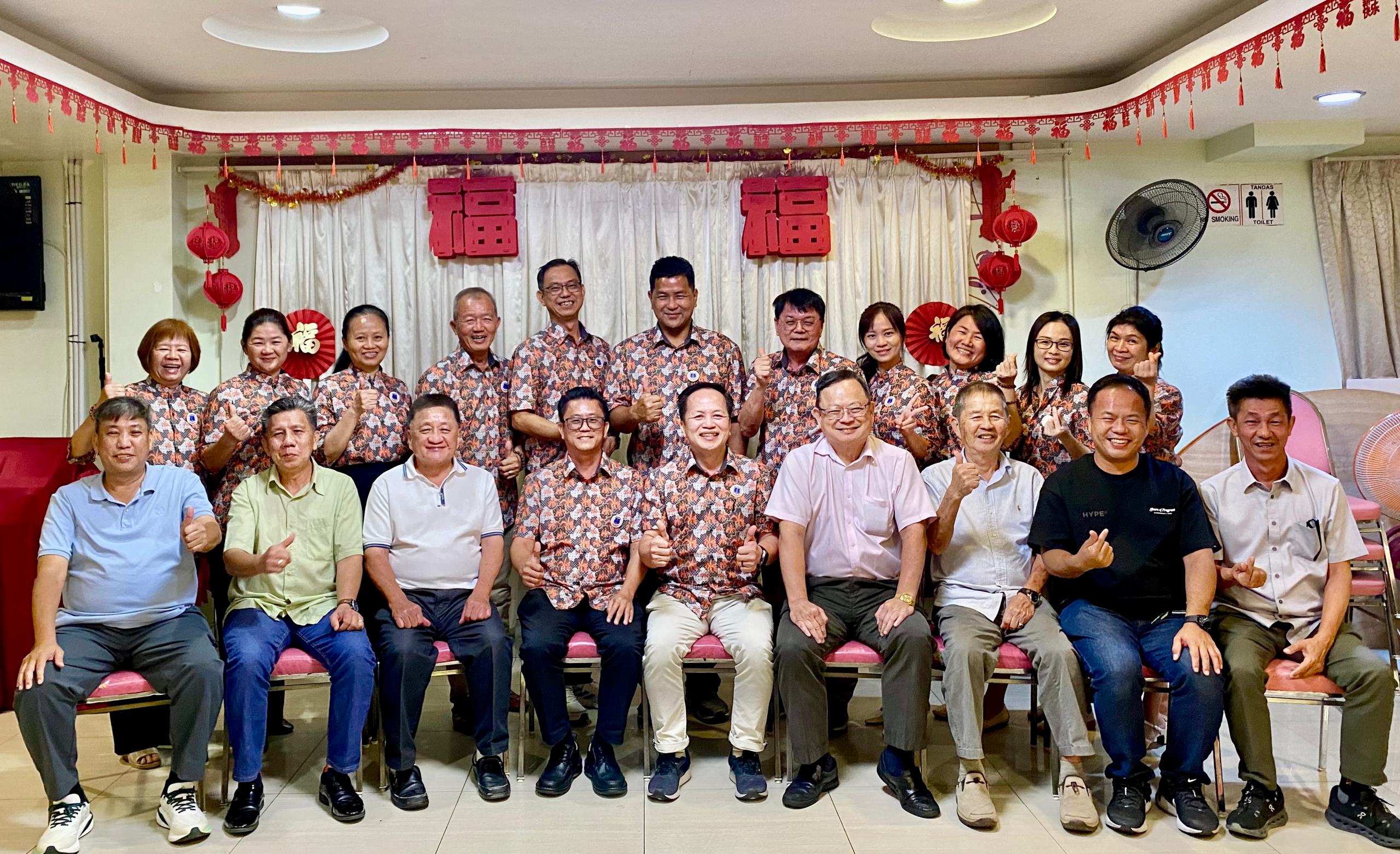 加埔树人校友会新届理事宣誓就职