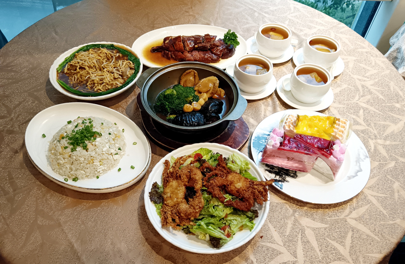名人轩孝心餐 参情拥鲍迎双亲节