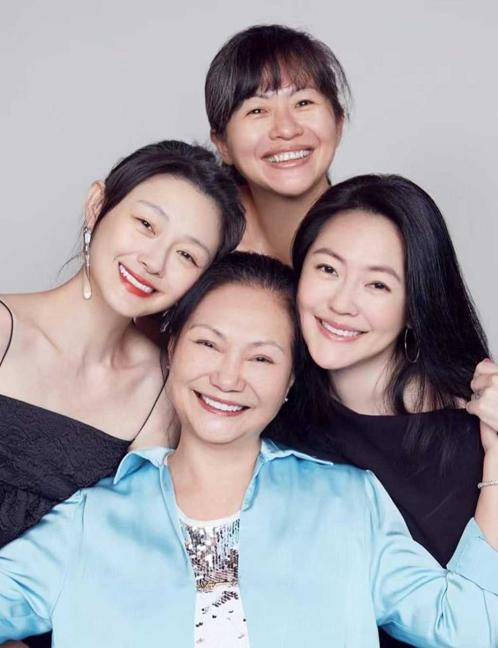 大小S一家人(取自黃春梅脸书)
