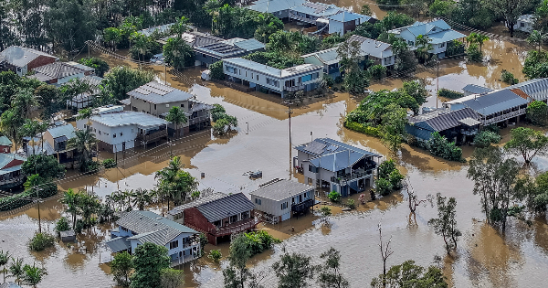 澳洲水灾困数万人 靠空投物资应急