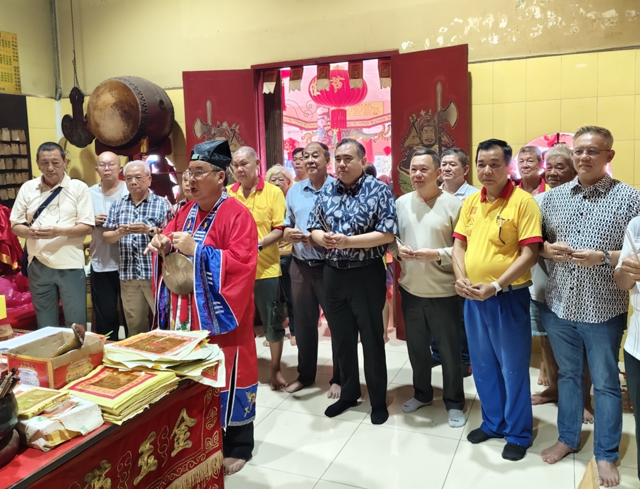 文丁谭公仙圣庙庆宝诞  陆兆福率信众拈香祈福