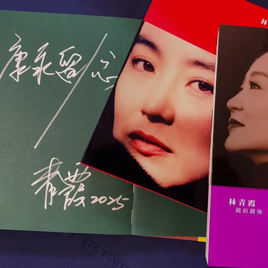 蔡康永收到林青霞亲笔签名的新书（取自蔡康永脸书）