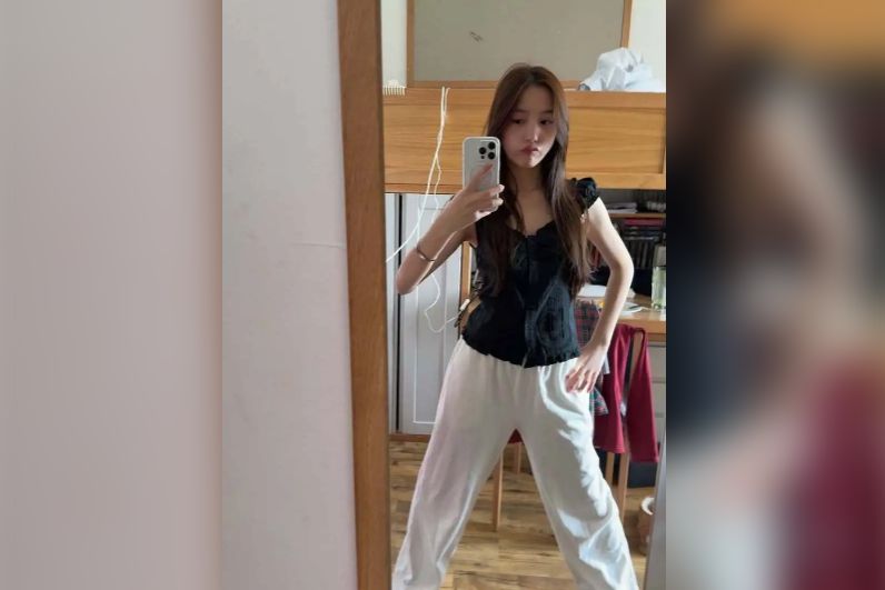 赵薇女儿“小四月”(取自微博)