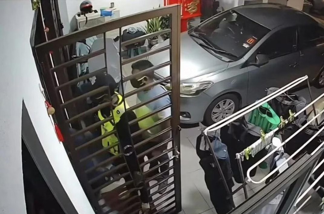 5假警清晨闯士毛月民宅行劫