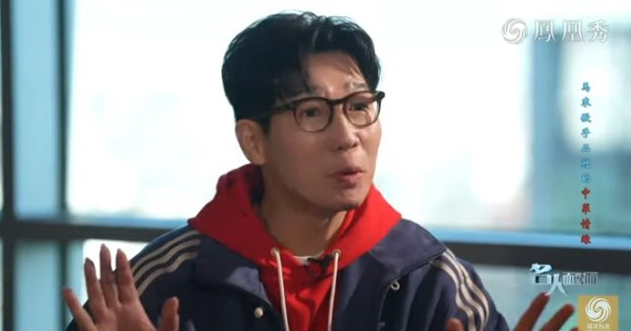 品冠6语切换惊四座 被赞语言天才