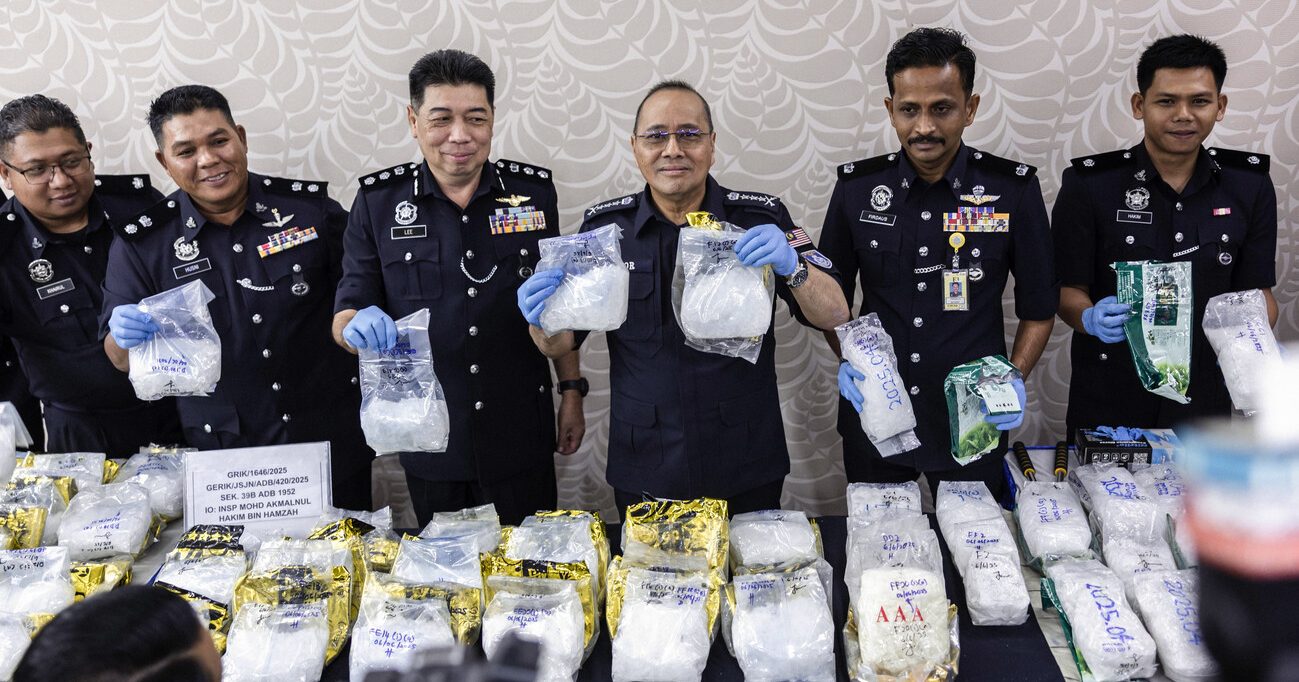 可疑车遭遗弃路边 霹警起123公斤毒品