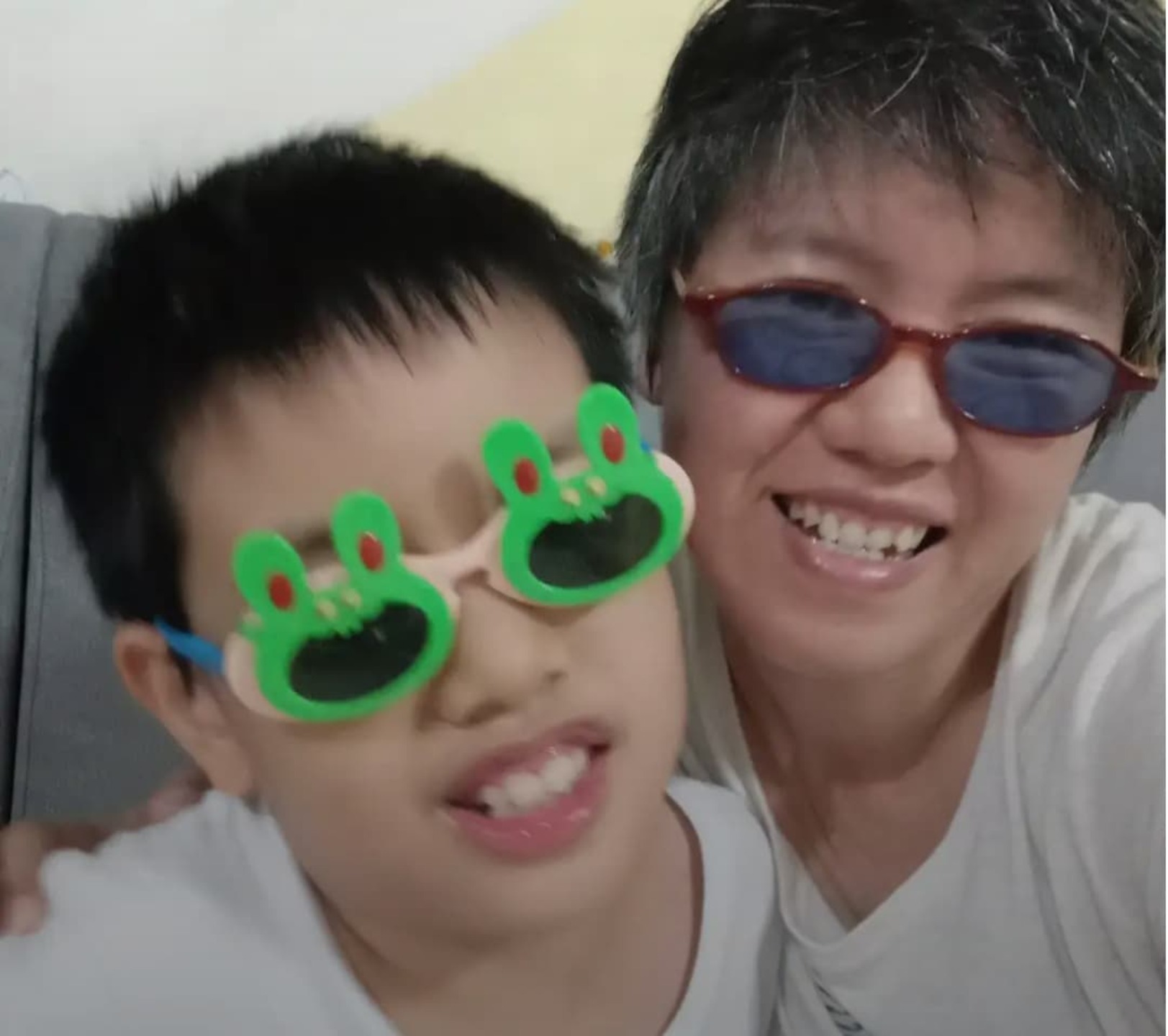 许国伟与奶弟 甘彩云