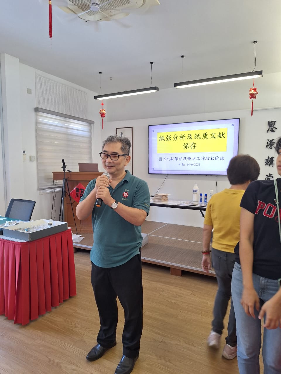 图书文献保存修护工作坊 20人学习技巧“护书”